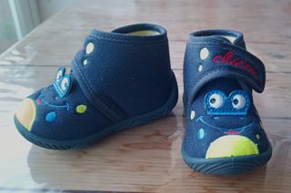 Pantuflas tipo botin marca Chicco nuevas