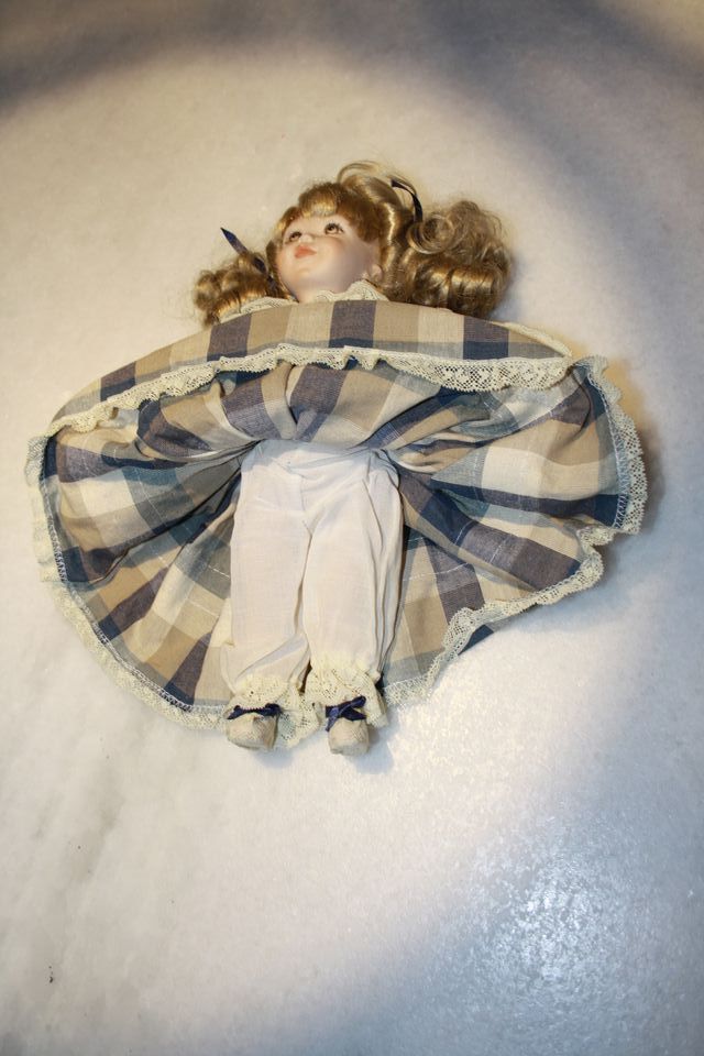 Bambola in porcellana bambina