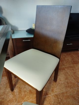 Mesa de comedor con sillas
