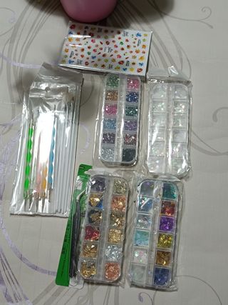 CON ETIQUETA.Kit arte de uñas
