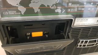 Radioregistratore a Cassette RT300L