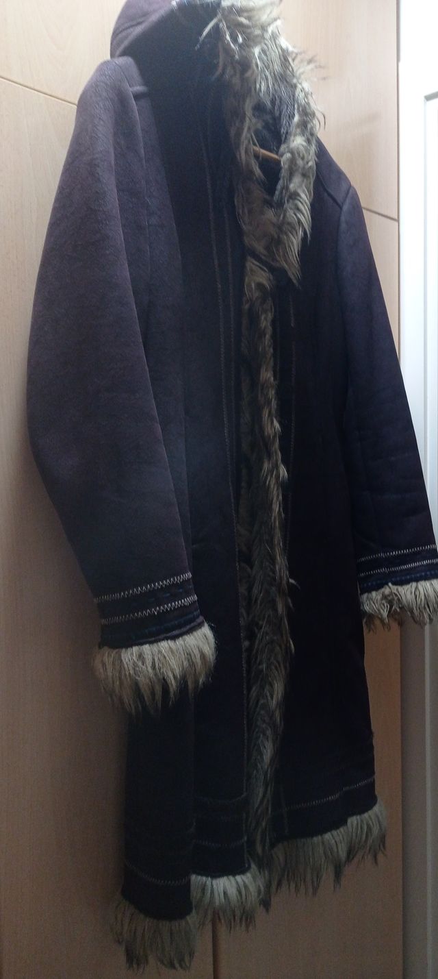 abrigo LARGO CON CAPUCHA