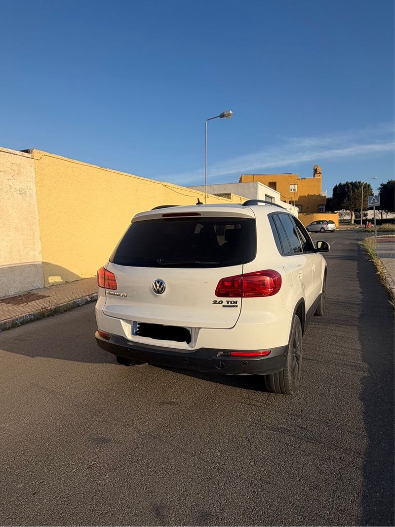 Volkswagen Tiguan 2011 - foto 1