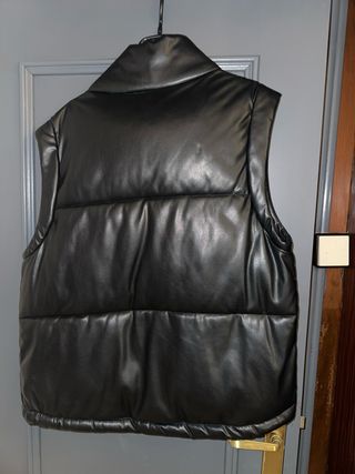 chaleco de cuero bershka 