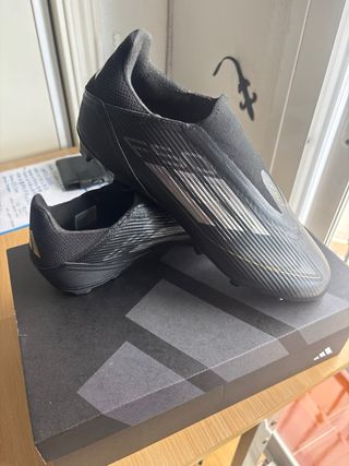 Botas de futbol F50 negras