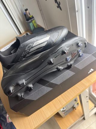 Botas de futbol F50 negras