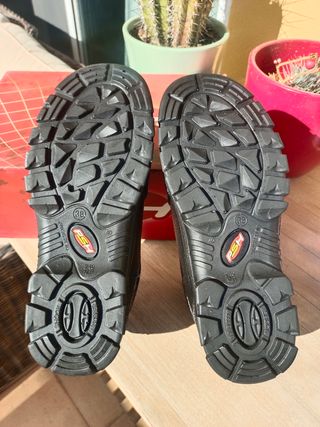 Zapatos de seguridad SIN ESTRENAR 