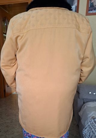 ABRIGO SEÑORA EN PERFECTÍSIMO ESTADO.