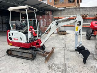 Miniretro TAKEUCHI TB216 de 2018