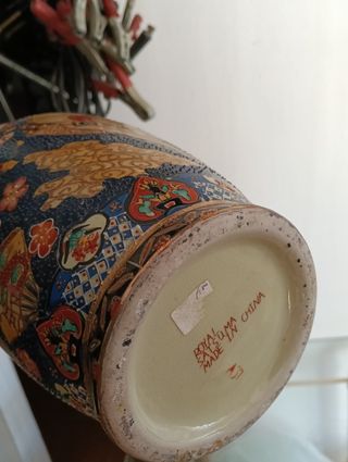 Jarrón con motivos asiáticos