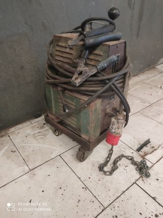 Equipo de soldar de electrodos trifasico