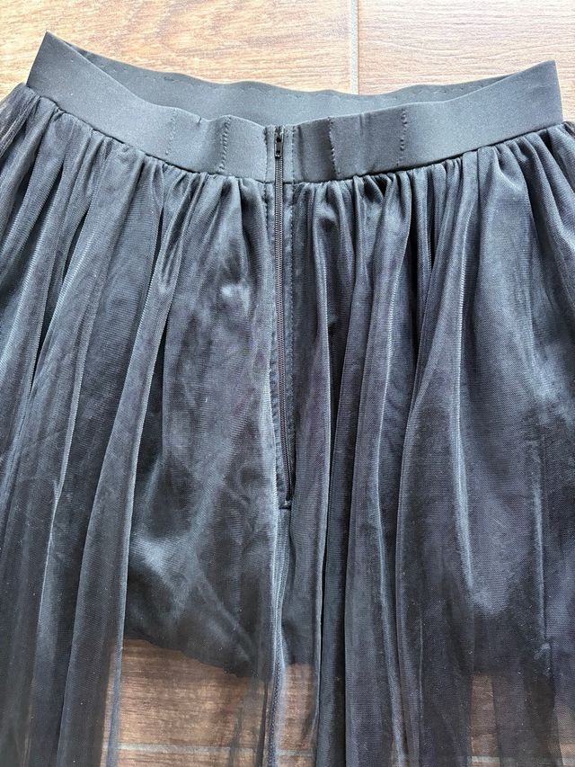 Gonna in tulle nera corta davanti e lunga dietro