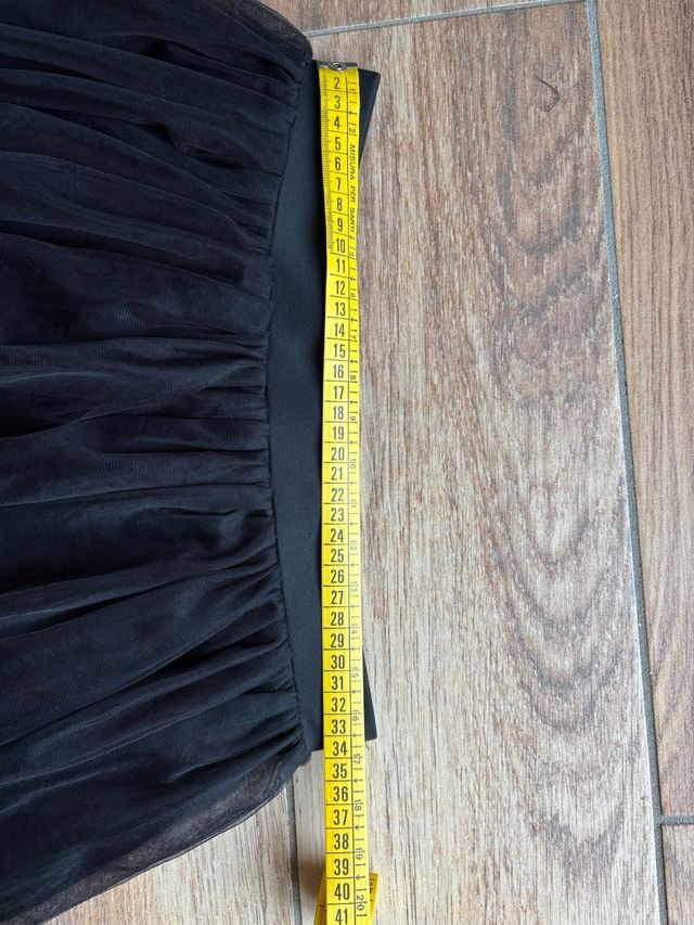 Gonna in tulle nera corta davanti e lunga dietro