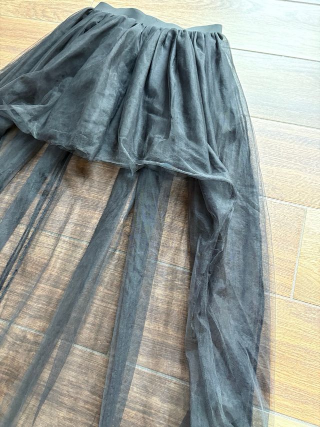 Gonna in tulle nera corta davanti e lunga dietro