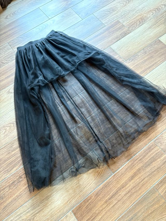 Gonna in tulle nera corta davanti e lunga dietro