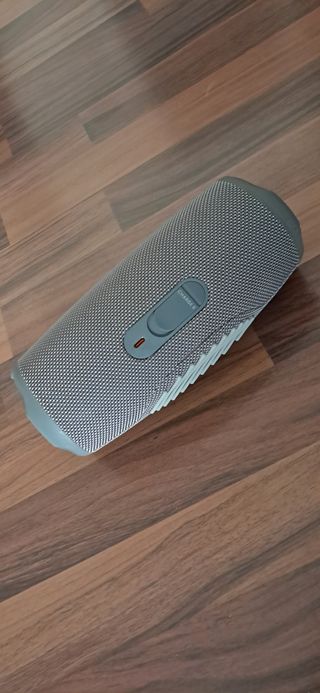 Altavoz jbl charger 5