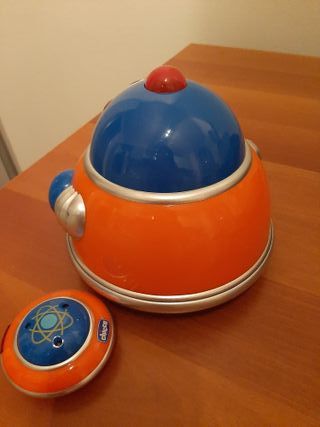 Robot Chicco che si muove, si illumina e parla