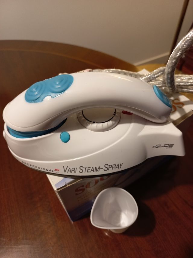 Plancha de vapor de viaje. Sogo