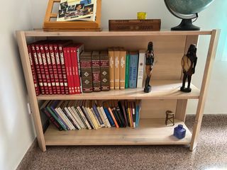 Estantería madera con patas