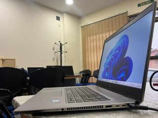 HP ZBOOK G5 I9 32 RAM 512 SSD