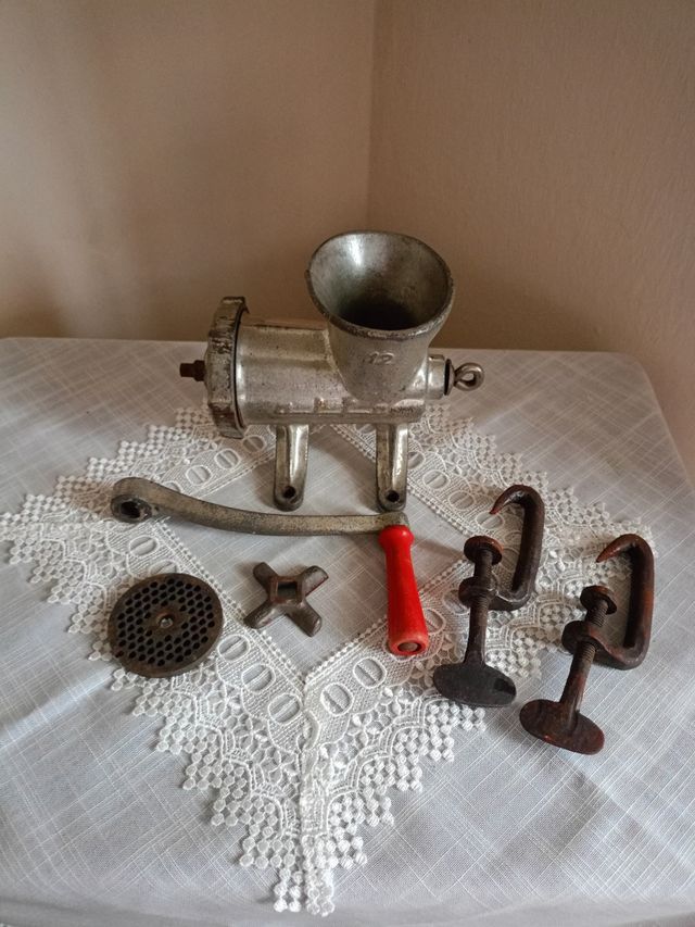 Tritacarne Alfa 12 in ghisa vintage 