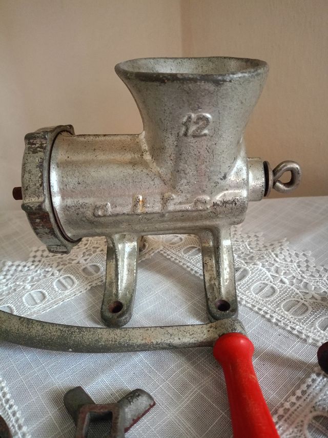 Tritacarne Alfa 12 in ghisa vintage 