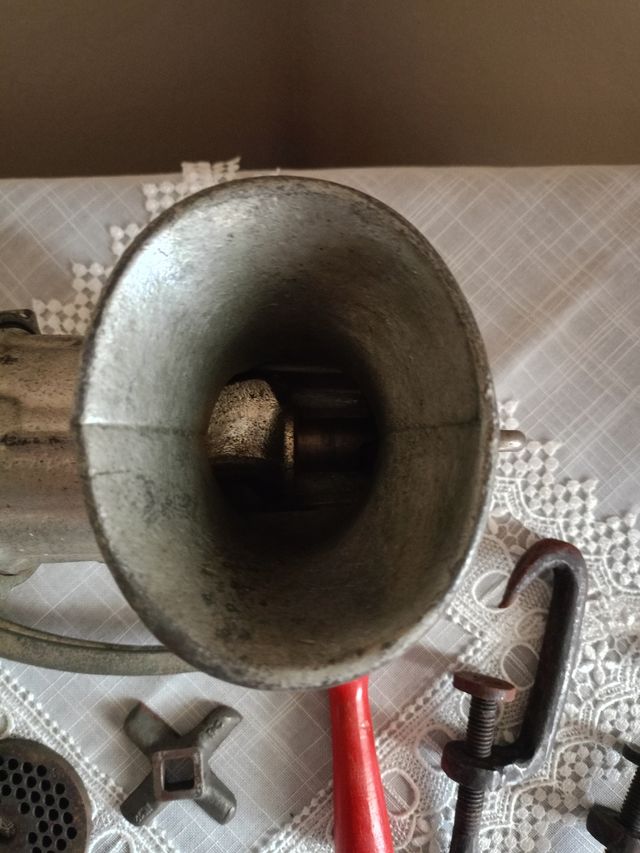 Tritacarne Alfa 12 in ghisa vintage 