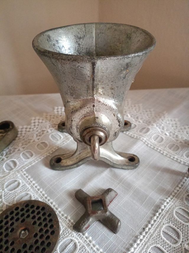 Tritacarne Alfa 12 in ghisa vintage 