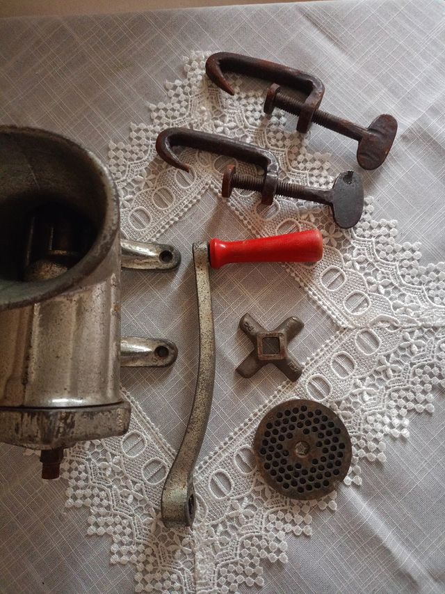 Tritacarne Alfa 12 in ghisa vintage 