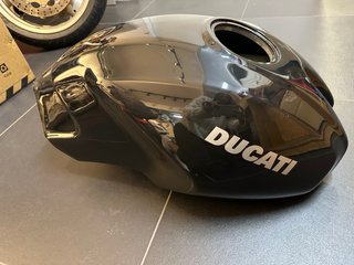 Deposito gasolina ducati monster