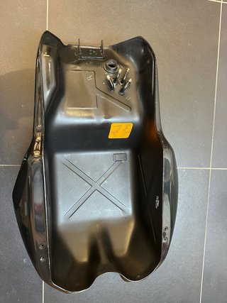 Deposito gasolina ducati monster