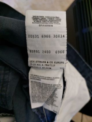 Pantalon Levis Strauss de pana de mujer 