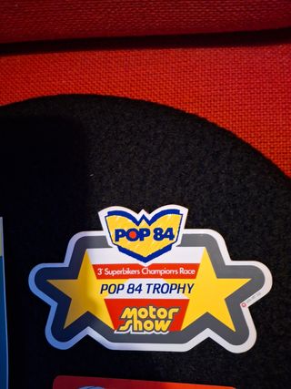 5 adesivi relativi al motor show