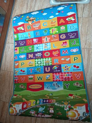 Alfombra infantil nueva.