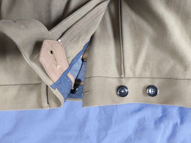 PANTALÓN TIPO DOCKERS PEDRO DEL HIERRO