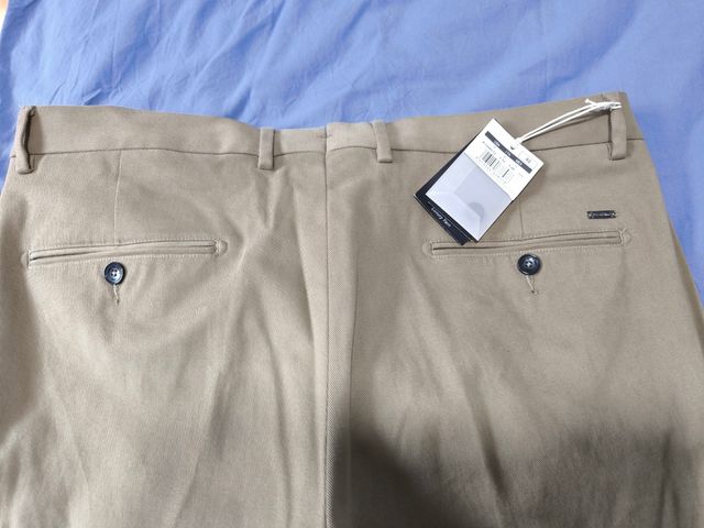 PANTALÓN TIPO DOCKERS PEDRO DEL HIERRO