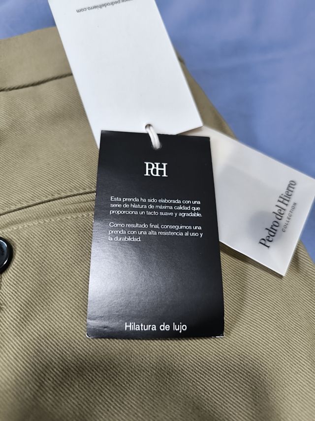 PANTALÓN TIPO DOCKERS PEDRO DEL HIERRO