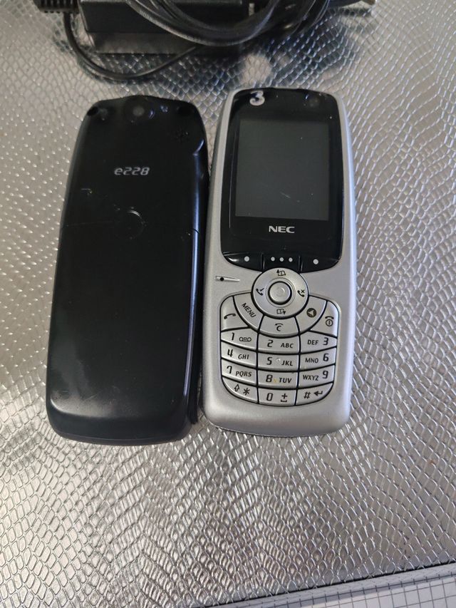 2 Nec e228 con caricabatterie