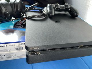 PS4 500GB CON MANDOS JUEGOS CASCOS