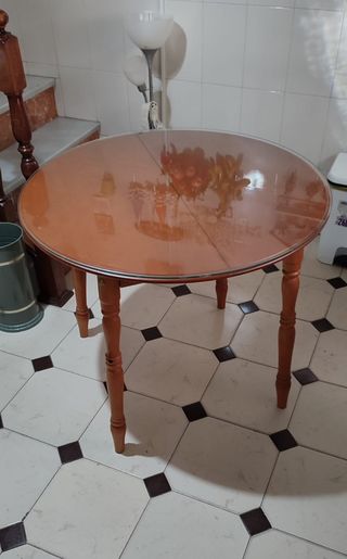 Mesa redonda color nogal y cristal