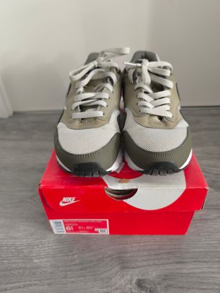 Zapatos Nike verde militar de segunda mano por 33 EUR en Valencia en  WALLAPOP