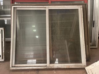 Ventana aluminio gris 