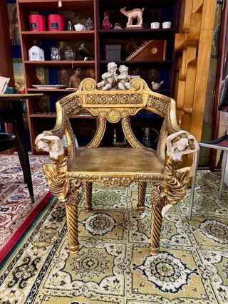 Silla dorada con Angeles y Ninfas