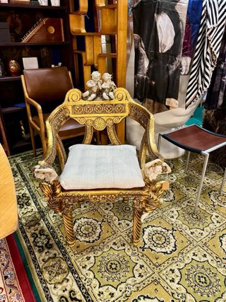 Silla dorada con Angeles y Ninfas