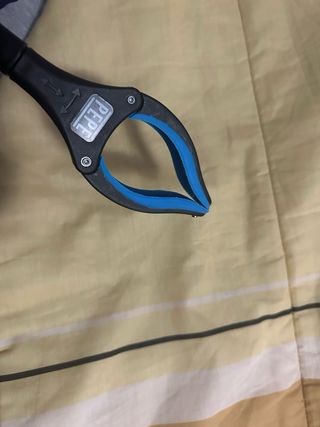 Pinza recogedora plegable