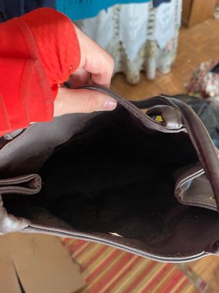 Bolso Loewe marrón elegante con asas largas