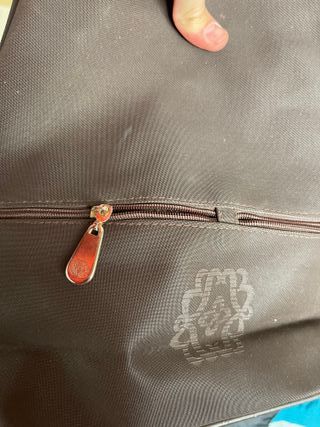 Bolso Loewe marrón elegante con asas largas