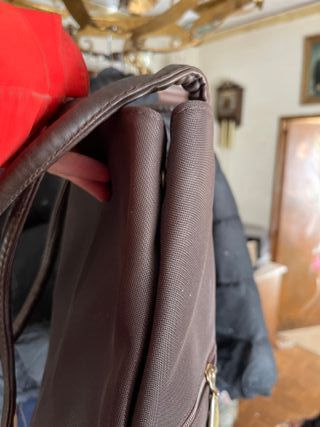 Bolso Loewe marrón elegante con asas largas