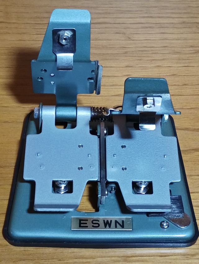 EMPALMADORA DE PELICULA SUPER 8 Y 16 MM