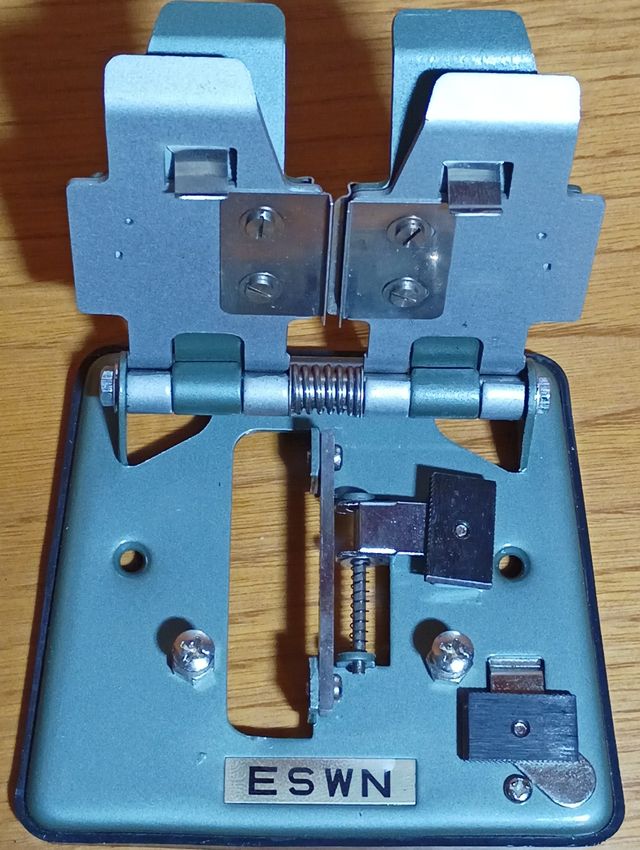 EMPALMADORA DE PELICULA SUPER 8 Y 16 MM